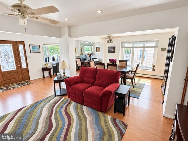 330 E ELMA AVE, Laurel Springs, NJ 08021