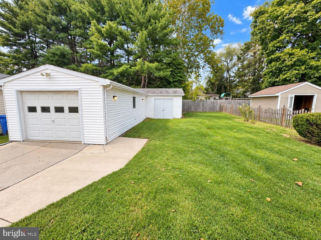 330 E ELMA AVE, LAUREL SPRINGS, NJ 08021 — photo 3