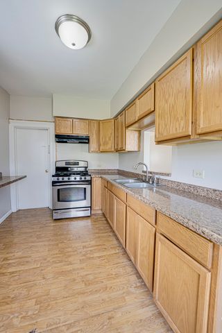 371 Cedar Street 371, Aurora, IL 60506