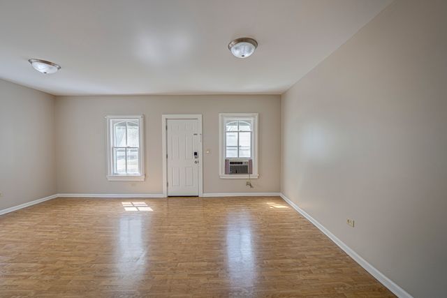 371 Cedar Street 371, Aurora, IL 60506