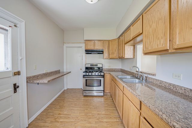 371 Cedar Street 371, Aurora, IL 60506