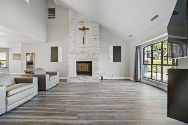 2200 Arnhem Pl, Modesto, CA 95356