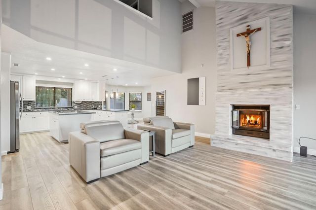 2200 Arnhem Pl, Modesto, CA 95356