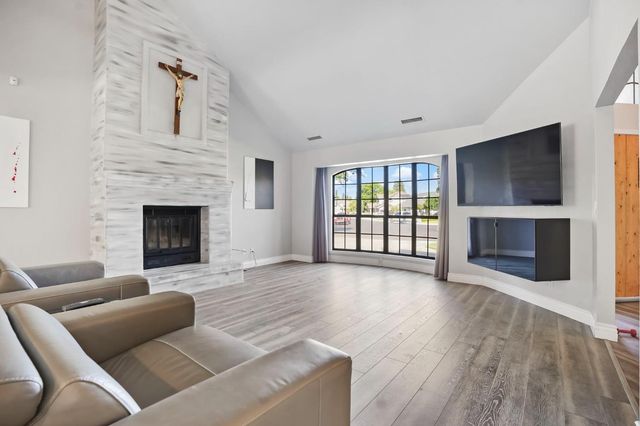 2200 Arnhem Pl, Modesto, CA 95356