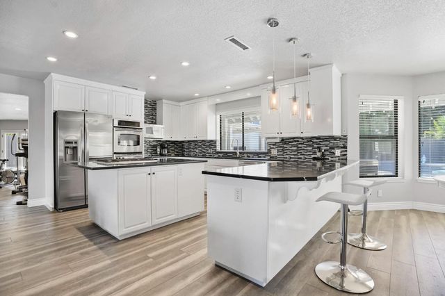2200 Arnhem Pl, Modesto, CA 95356