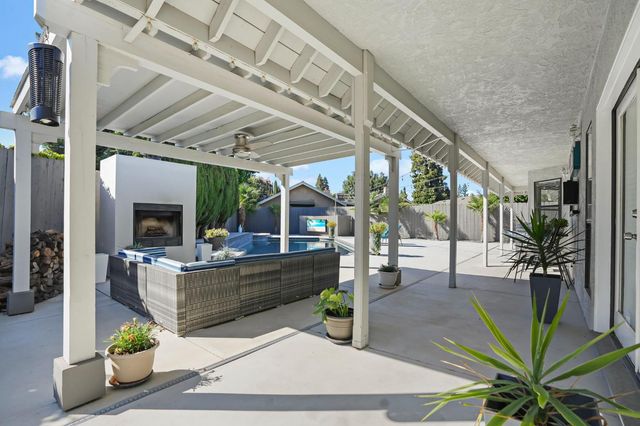 2200 Arnhem Pl, Modesto, CA 95356