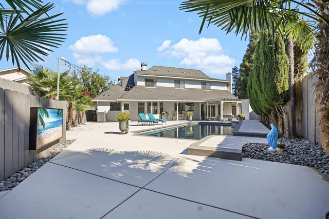 2200 Arnhem Pl, Modesto, CA 95356