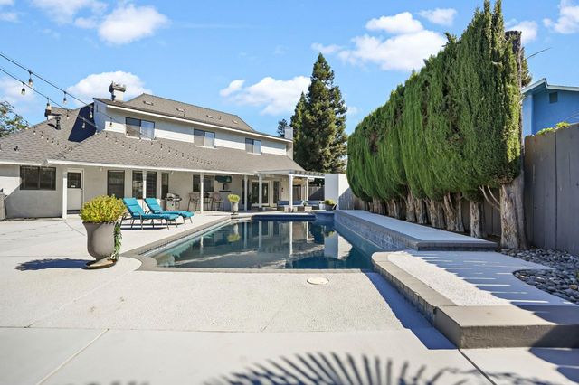 2200 Arnhem Pl, Modesto, CA 95356