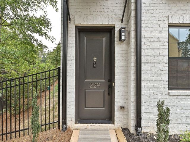 229 Sutton Park Lane, Charlotte, NC 28211