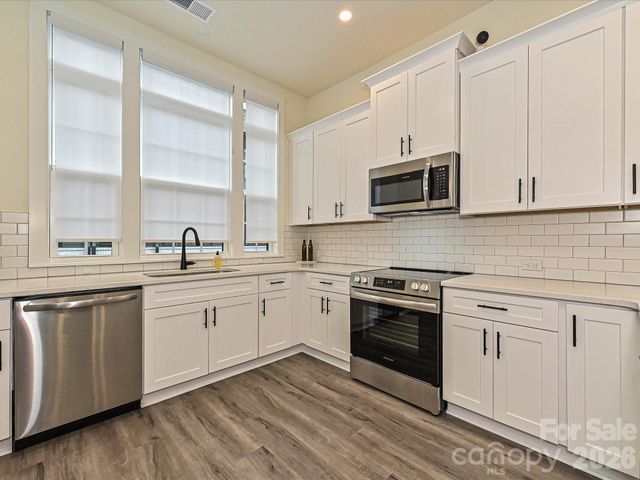 229 Sutton Park Lane, Charlotte, NC 28211