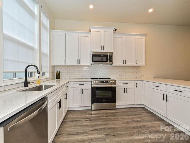 229 Sutton Park Lane, Charlotte, NC 28211