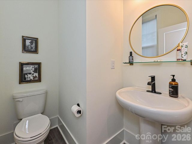 229 Sutton Park Lane, Charlotte, NC 28211