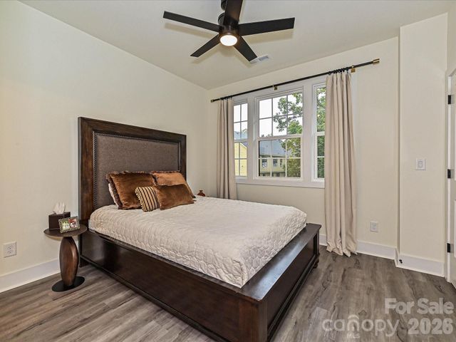 229 Sutton Park Lane, Charlotte, NC 28211