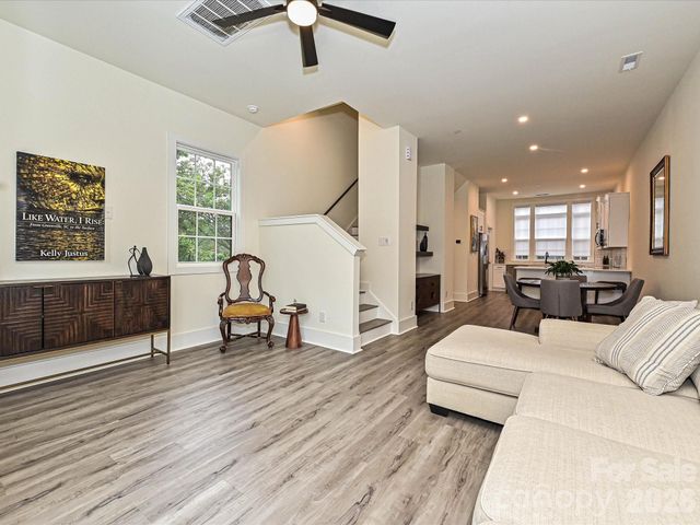 229 Sutton Park Lane, Charlotte, NC 28211