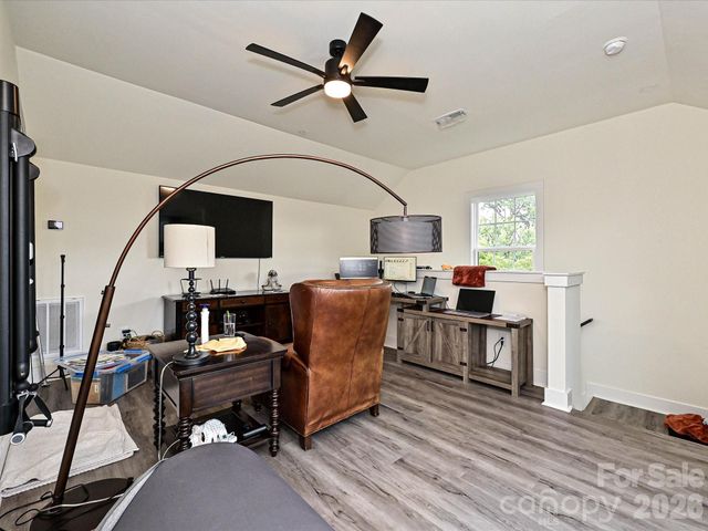 229 Sutton Park Lane, Charlotte, NC 28211