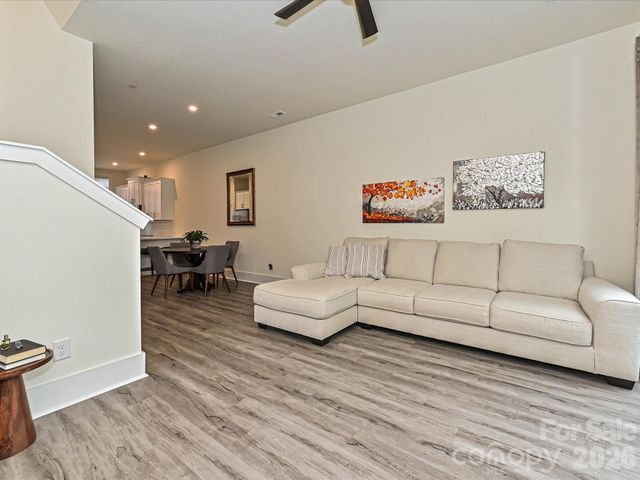 229 Sutton Park Lane, Charlotte, NC 28211