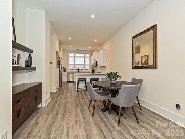 229 Sutton Park Lane, Charlotte, NC 28211