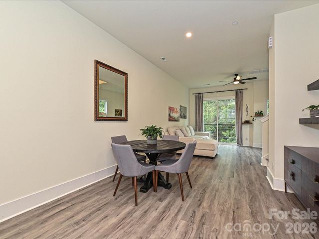 229 Sutton Park Lane, Charlotte, NC 28211