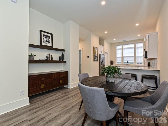 229 Sutton Park Lane, Charlotte, NC 28211