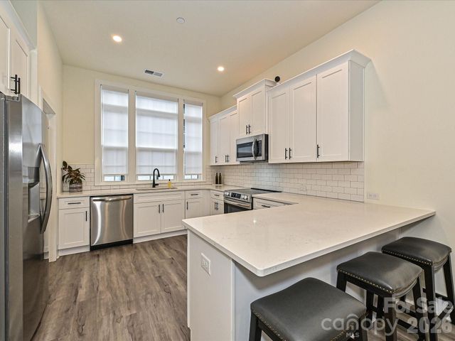 229 Sutton Park Lane, Charlotte, NC 28211