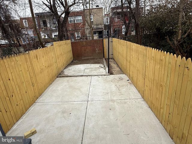 2122 W TORONTO ST, Philadelphia, PA 19132