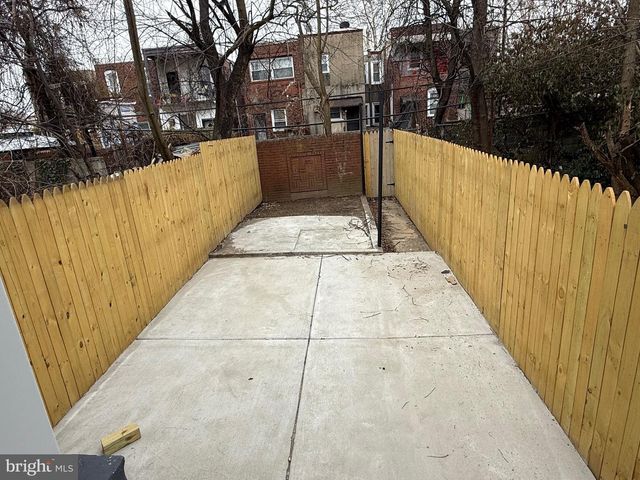 2122 W TORONTO ST, Philadelphia, PA 19132