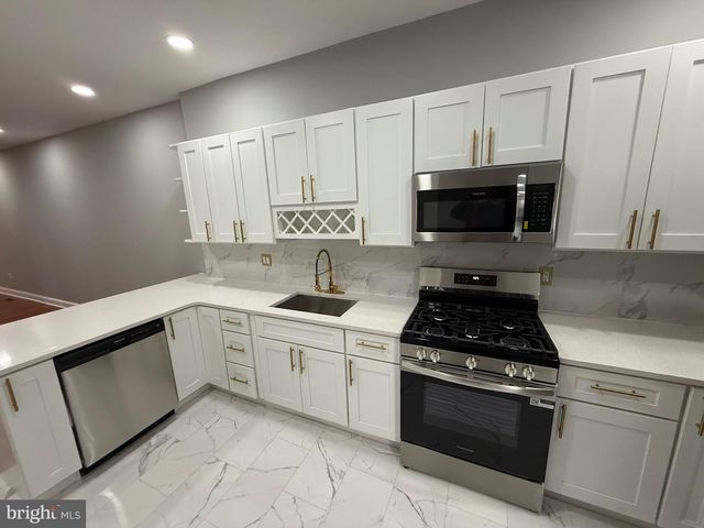 2122 W TORONTO ST, Philadelphia, PA 19132