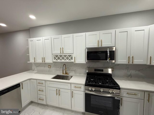 2122 W TORONTO ST, Philadelphia, PA 19132