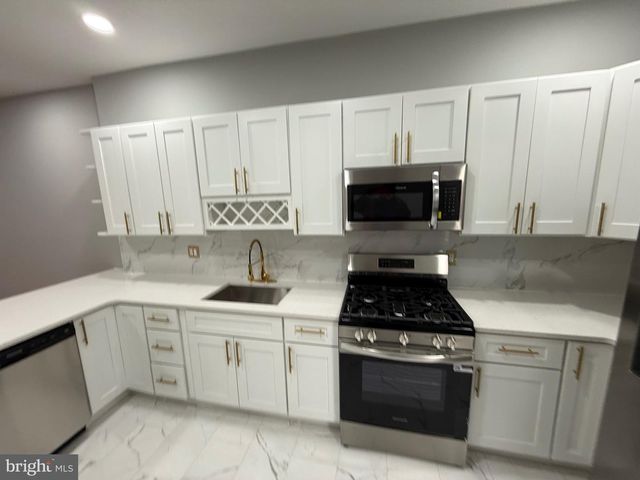 2122 W TORONTO ST, Philadelphia, PA 19132