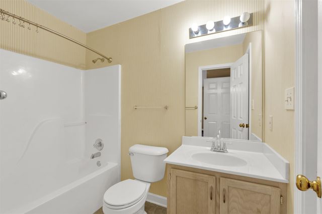 411 E Calhoun Crossing Court, Spartanburg, SC 29307