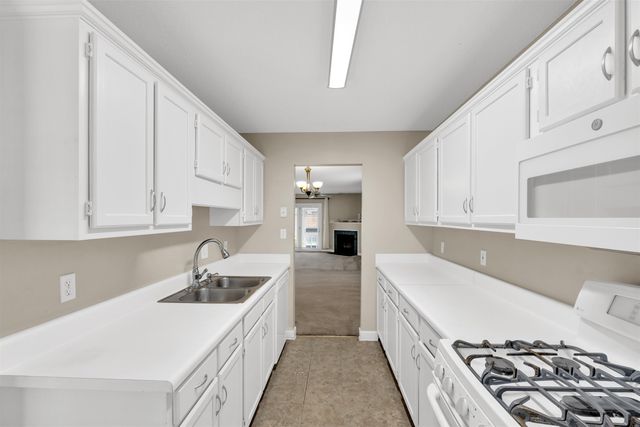 411 E Calhoun Crossing Court, Spartanburg, SC 29307