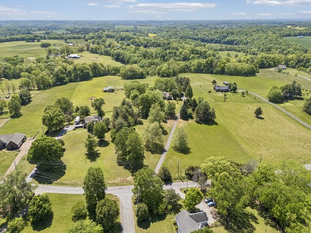 1690 Lawrence Ln, Springfield, TN 37172