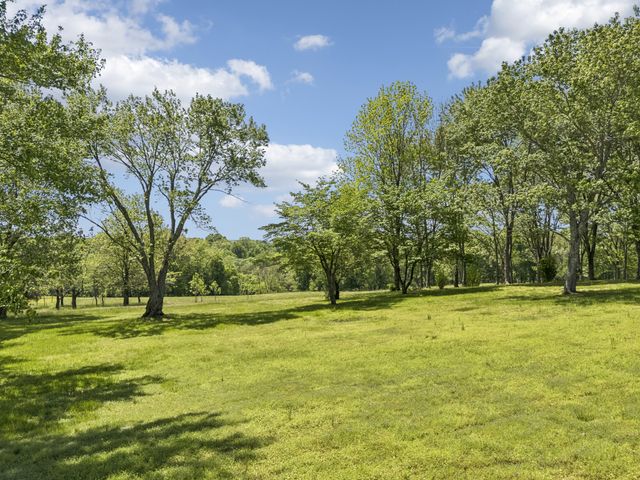 1690 Lawrence Ln, Springfield, TN 37172