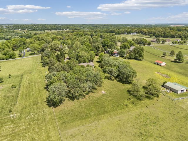 1690 Lawrence Ln, Springfield, TN 37172