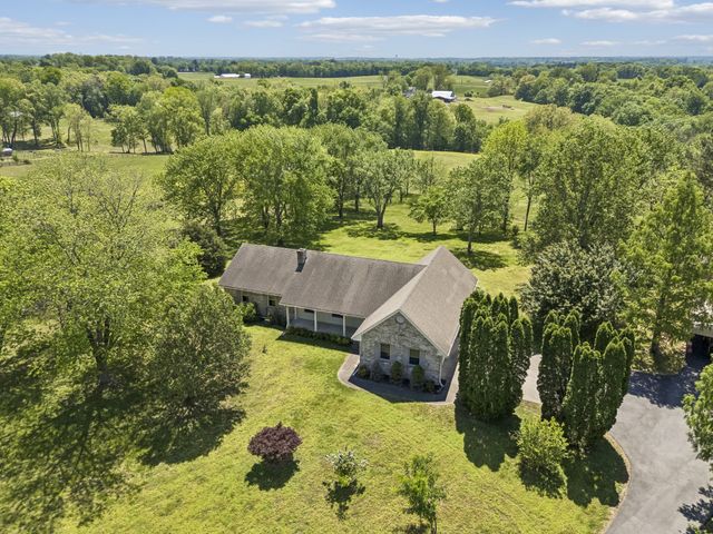 1690 Lawrence Ln, Springfield, TN 37172