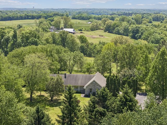 1690 Lawrence Ln, Springfield, TN 37172