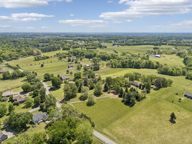 1690 Lawrence Ln, Springfield, TN 37172