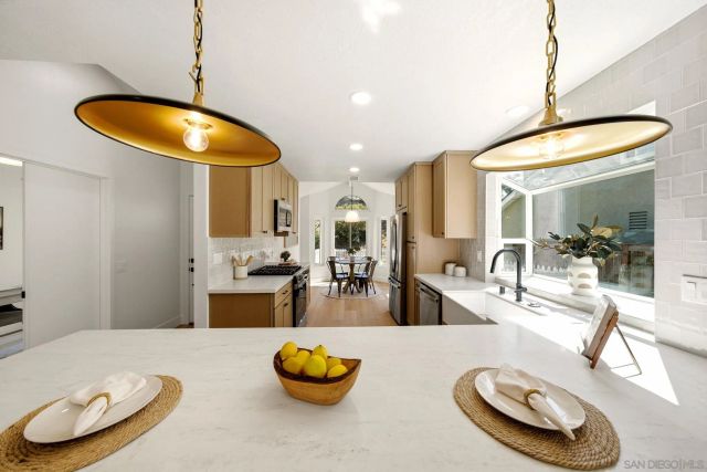 13942 Amber Sky Ln, San Diego, CA 92129