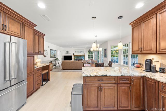 7 Holly Lane, Port Jefferson, NY 11777