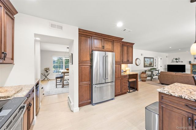 7 Holly Lane, Port Jefferson, NY 11777