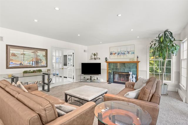 7 Holly Lane, Port Jefferson, NY 11777
