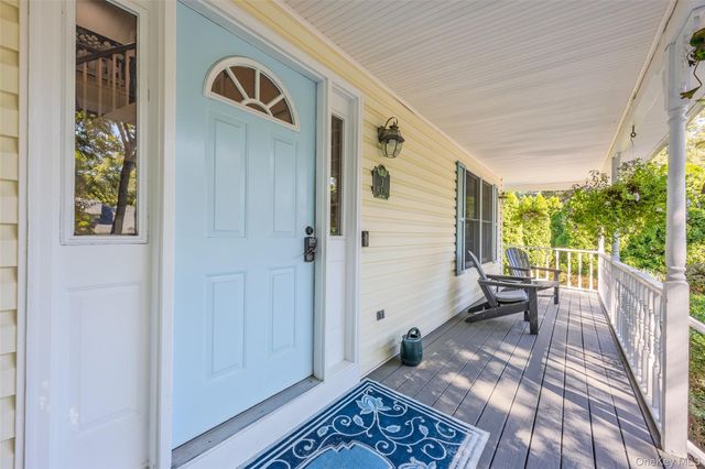 7 Holly Lane, Port Jefferson, NY 11777