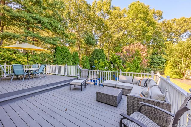 7 Holly Lane, Port Jefferson, NY 11777