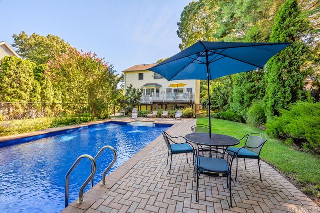 7 Holly Lane, Port Jefferson, NY 11777