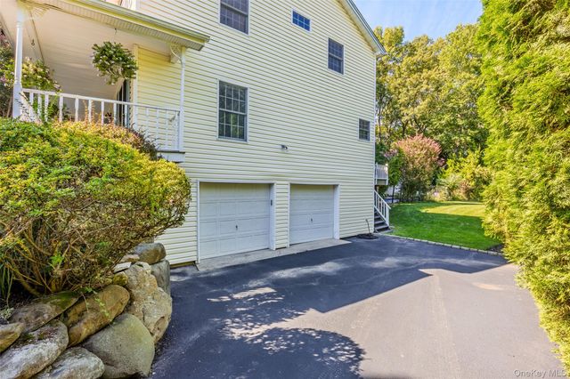7 Holly Lane, Port Jefferson, NY 11777