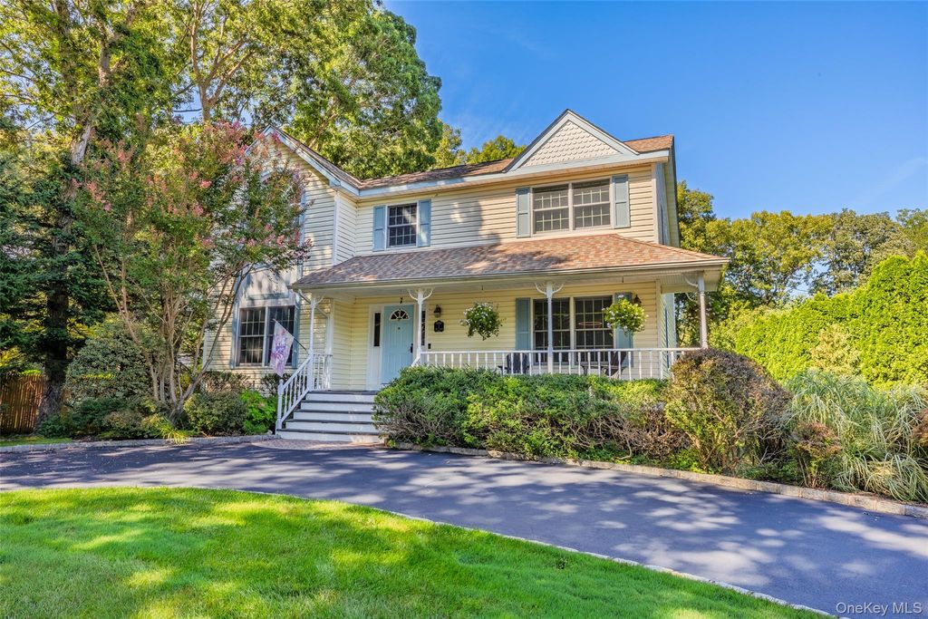 7 Holly Lane, Port Jefferson, NY 11777