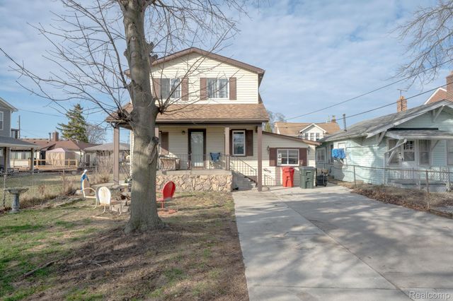 22453 E 10 Mile Road, St. Clair Shores, MI 48080