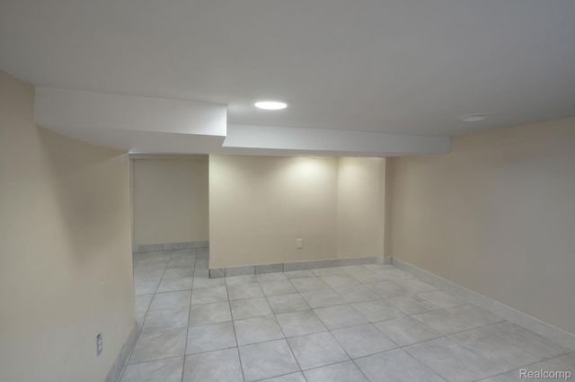 22453 E 10 Mile Road, St. Clair Shores, MI 48080