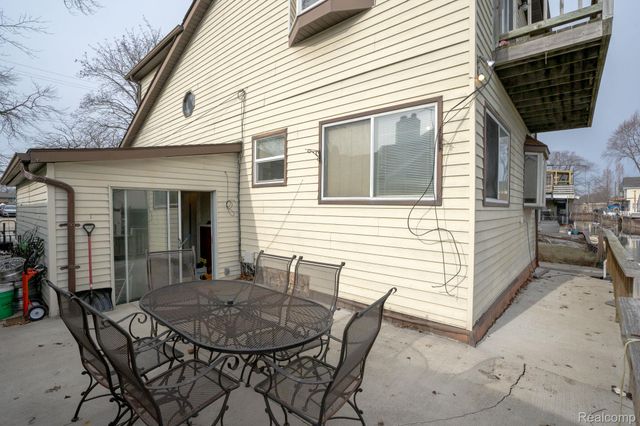 22453 E 10 Mile Road, St. Clair Shores, MI 48080