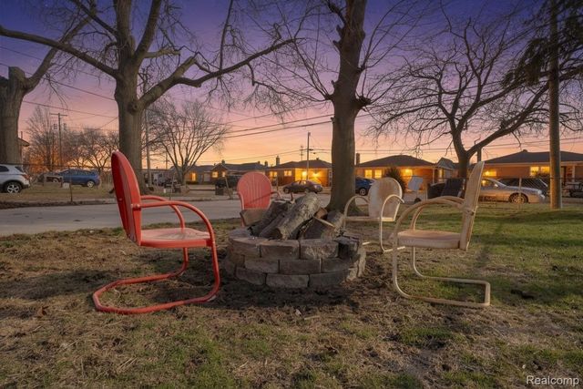 22453 E 10 Mile Road, St. Clair Shores, MI 48080